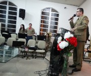 Policial aceita Jeus em culto de militares em Laguna