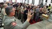 Policial aceita Jeus em culto de militares em Laguna