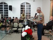 Policial aceita Jeus em culto de militares em Laguna